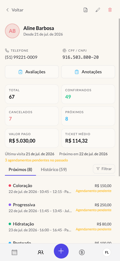 Tela de detalhe de um cliente no Marcou!, com histórico de agendamentos e estatísticas